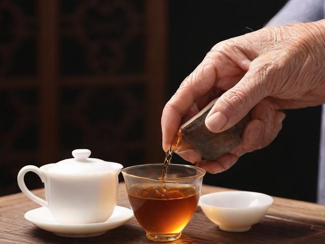 喝茶的老头:揭秘老年人饮茶偏好与健康益处